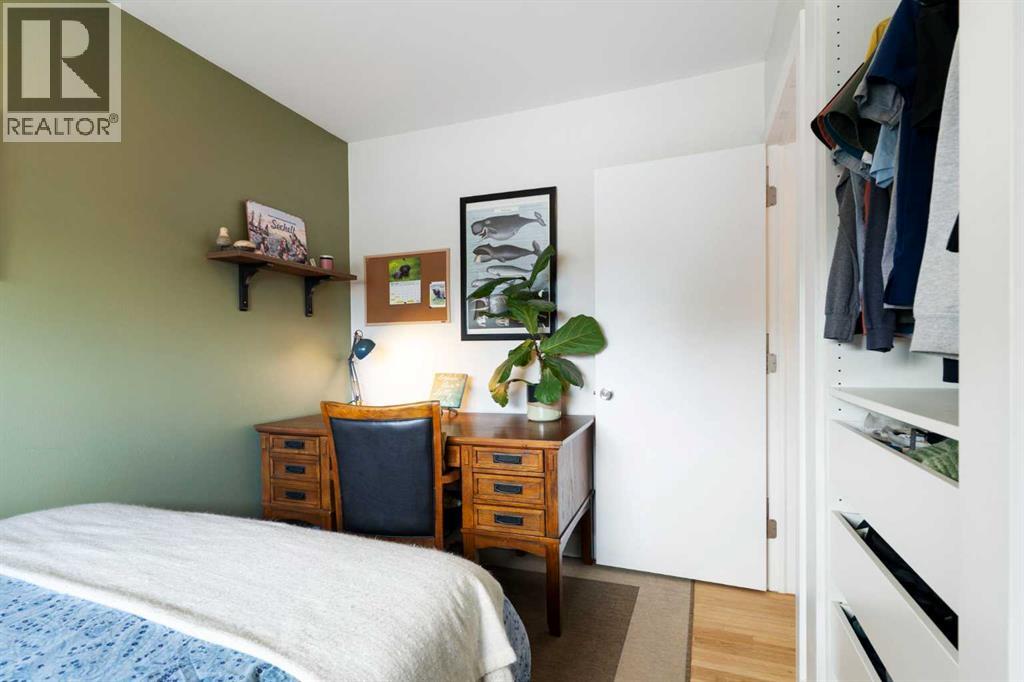 14 Montrose Crescent NE - 25