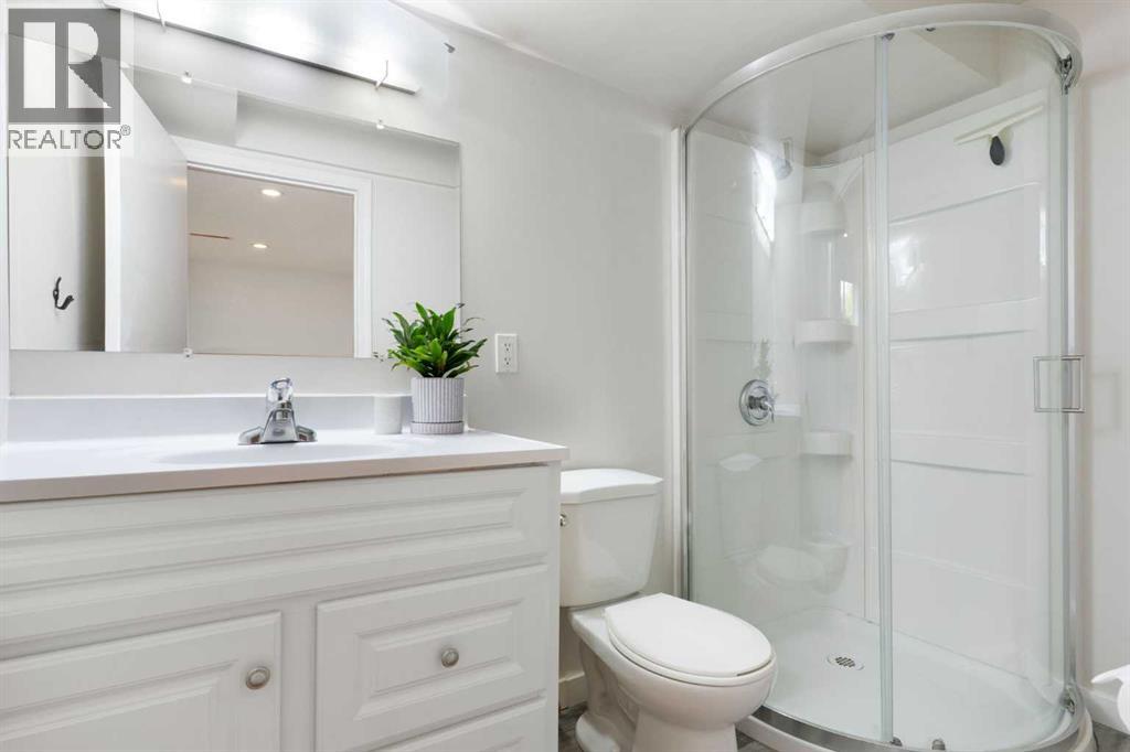 14 Montrose Crescent NE - 30