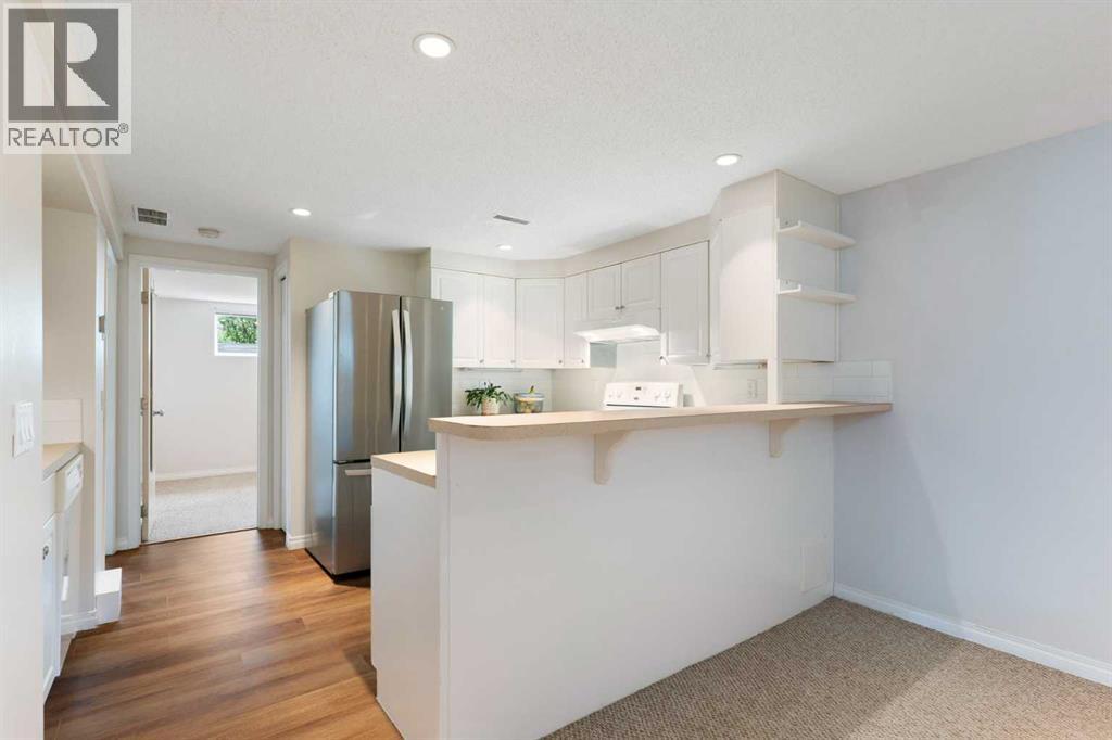 14 Montrose Crescent NE - 31