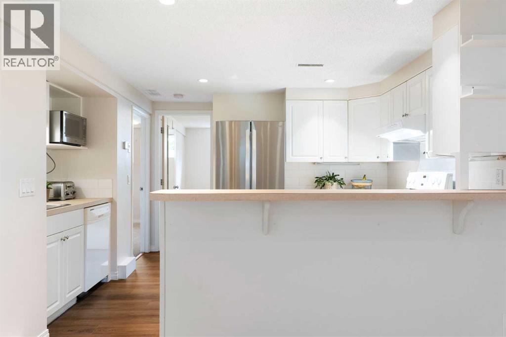 14 Montrose Crescent NE - 32