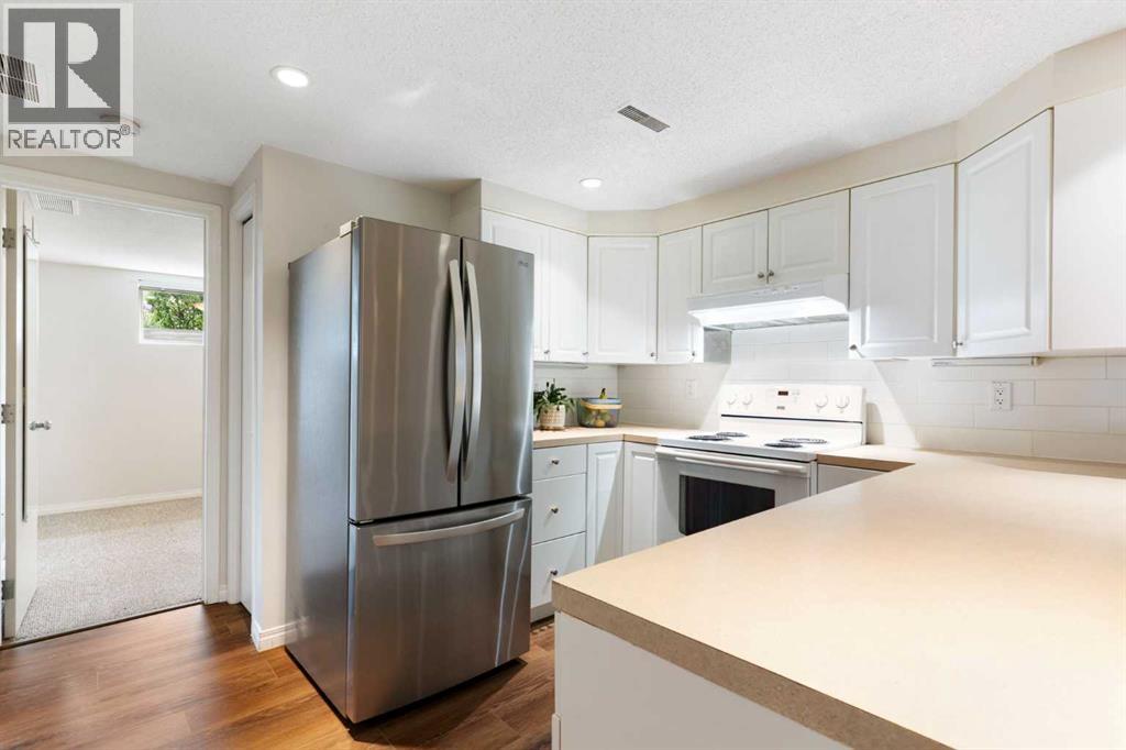 14 Montrose Crescent NE - 34