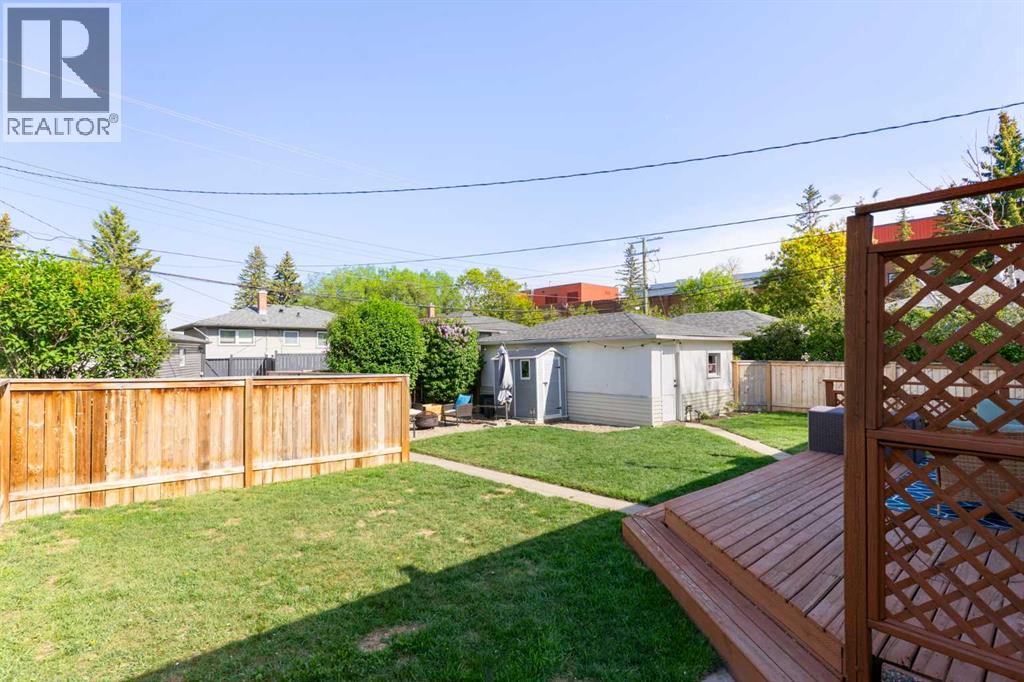 14 Montrose Crescent NE - 42