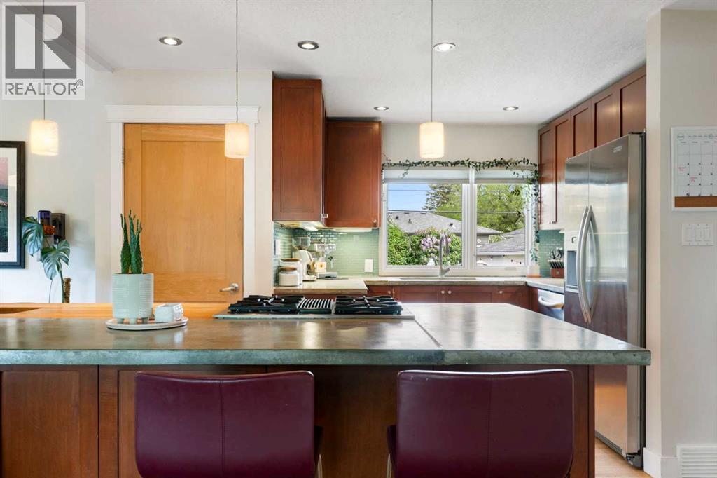 14 Montrose Crescent NE - 5