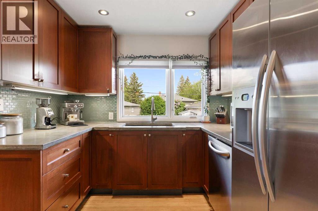 14 Montrose Crescent NE - 8