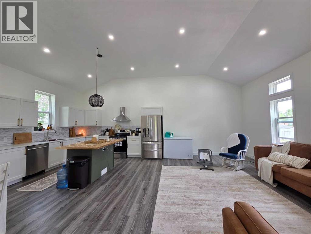 718 3 Avenue N - 24