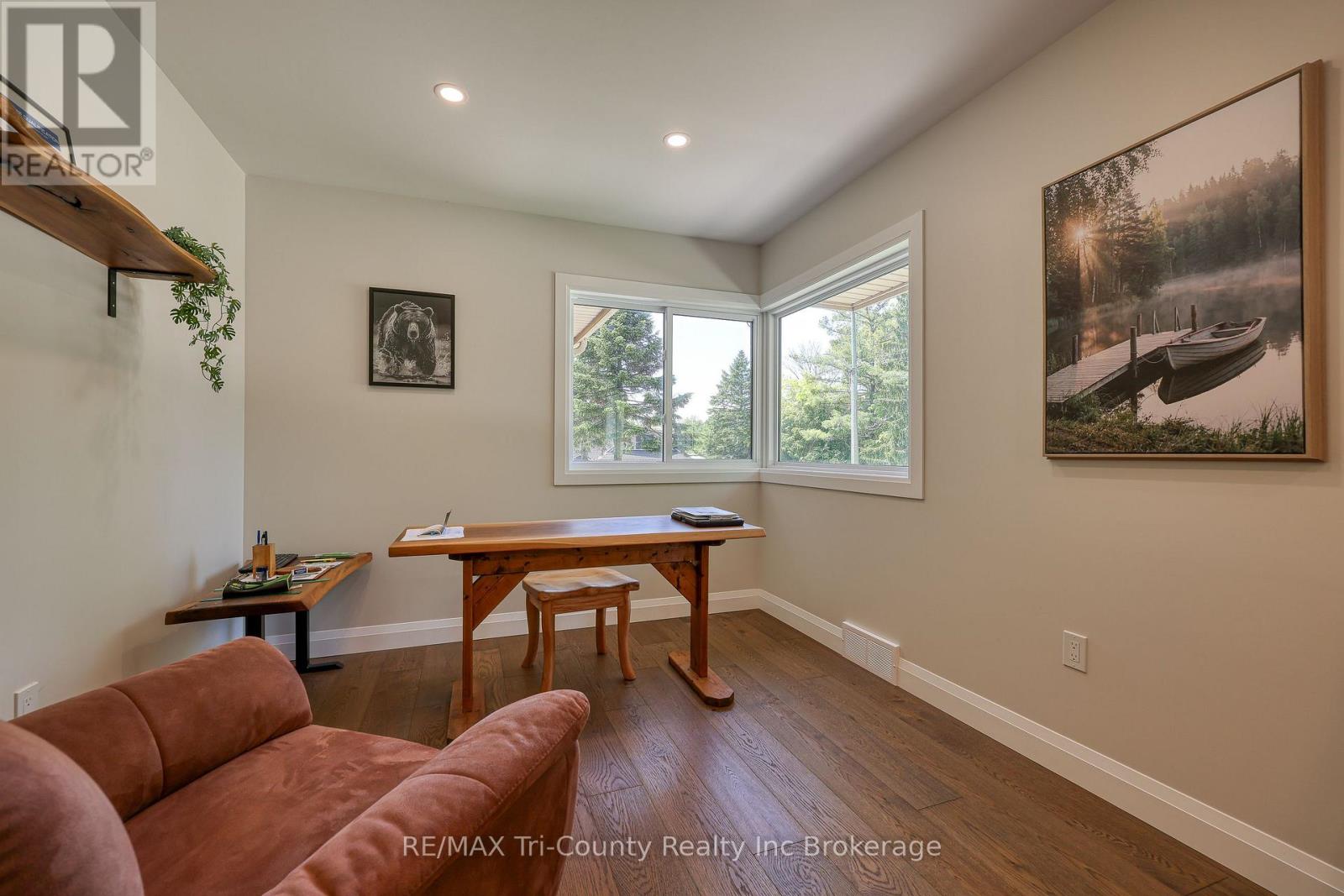 6-bedroom home for sale at 16 DELEVAN CRESCENT, Tillsonburg ON · photo 12 of 49