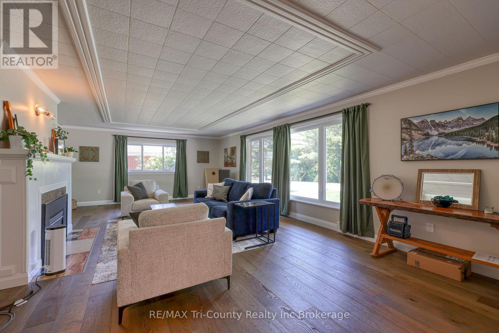 6-bedroom home for sale at 16 DELEVAN CRESCENT, Tillsonburg ON · photo 13 of 49