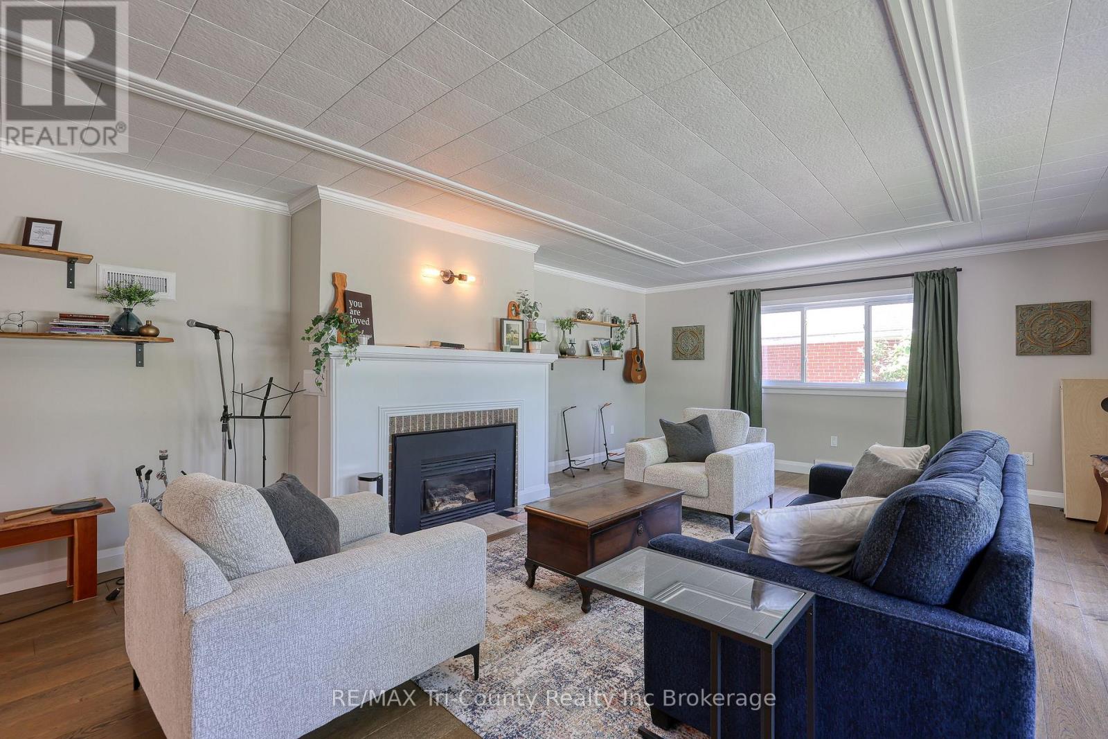 6-bedroom home for sale at 16 DELEVAN CRESCENT, Tillsonburg ON · photo 14 of 49
