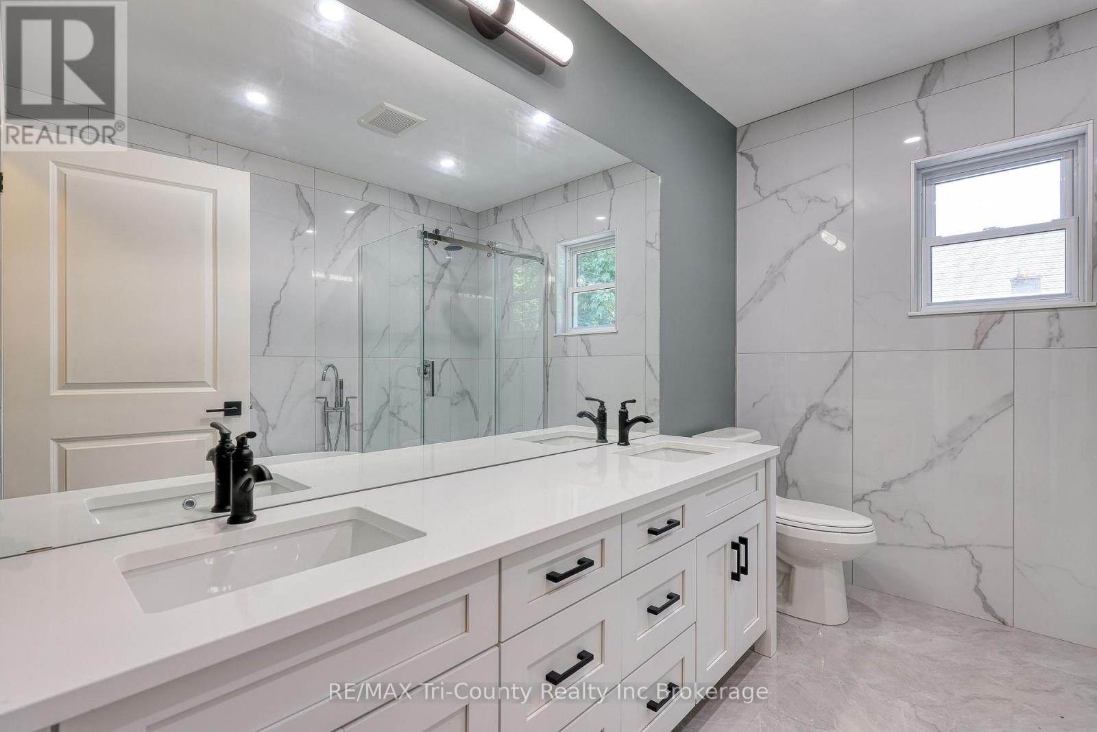6-bedroom home for sale at 16 DELEVAN CRESCENT, Tillsonburg ON · photo 16 of 49