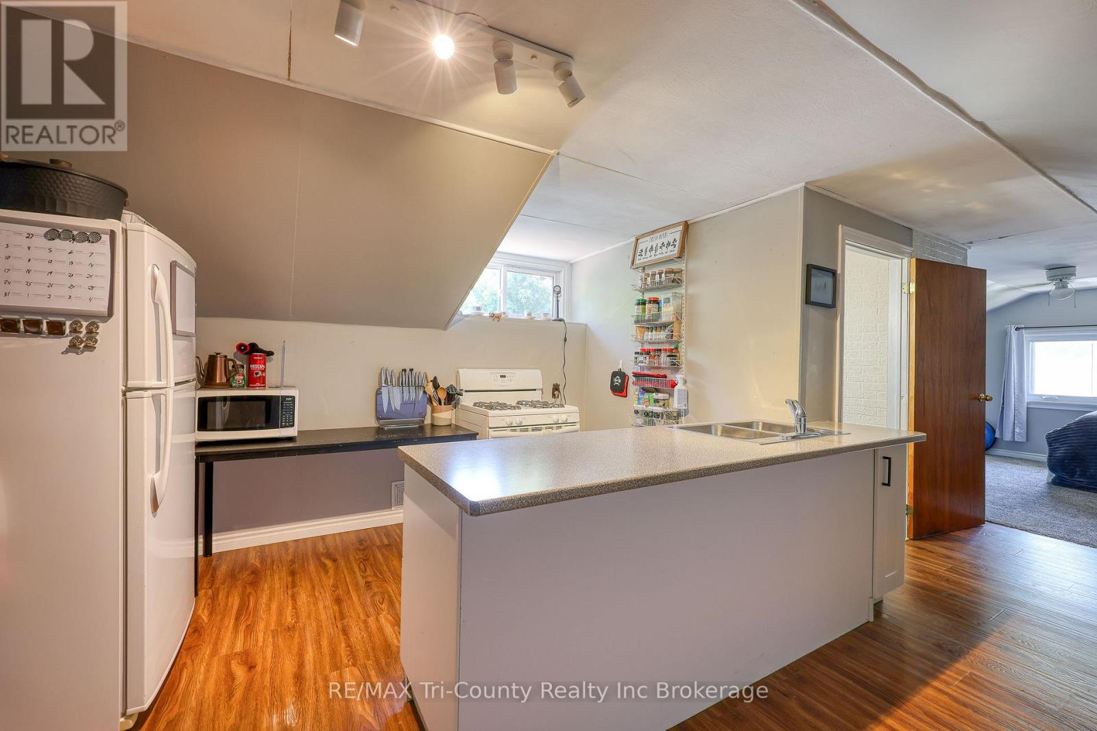 6-bedroom home for sale at 16 DELEVAN CRESCENT, Tillsonburg ON · photo 25 of 49