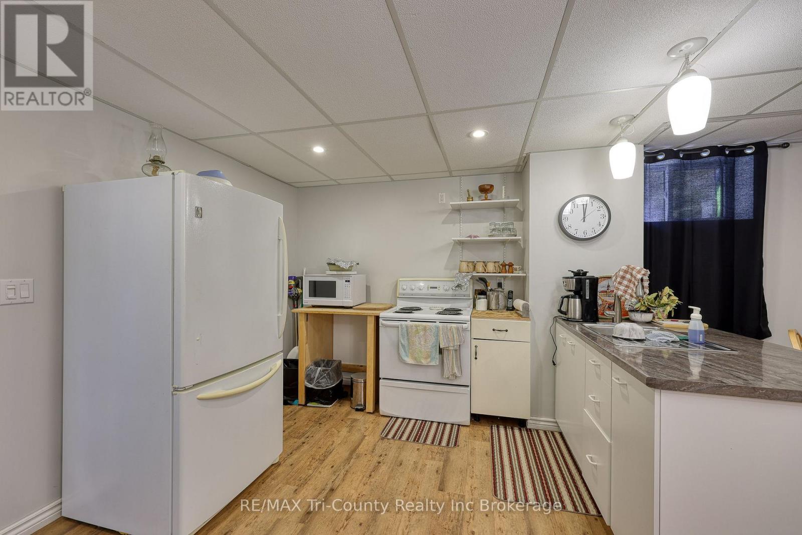 6-bedroom home for sale at 16 DELEVAN CRESCENT, Tillsonburg ON · photo 30 of 49