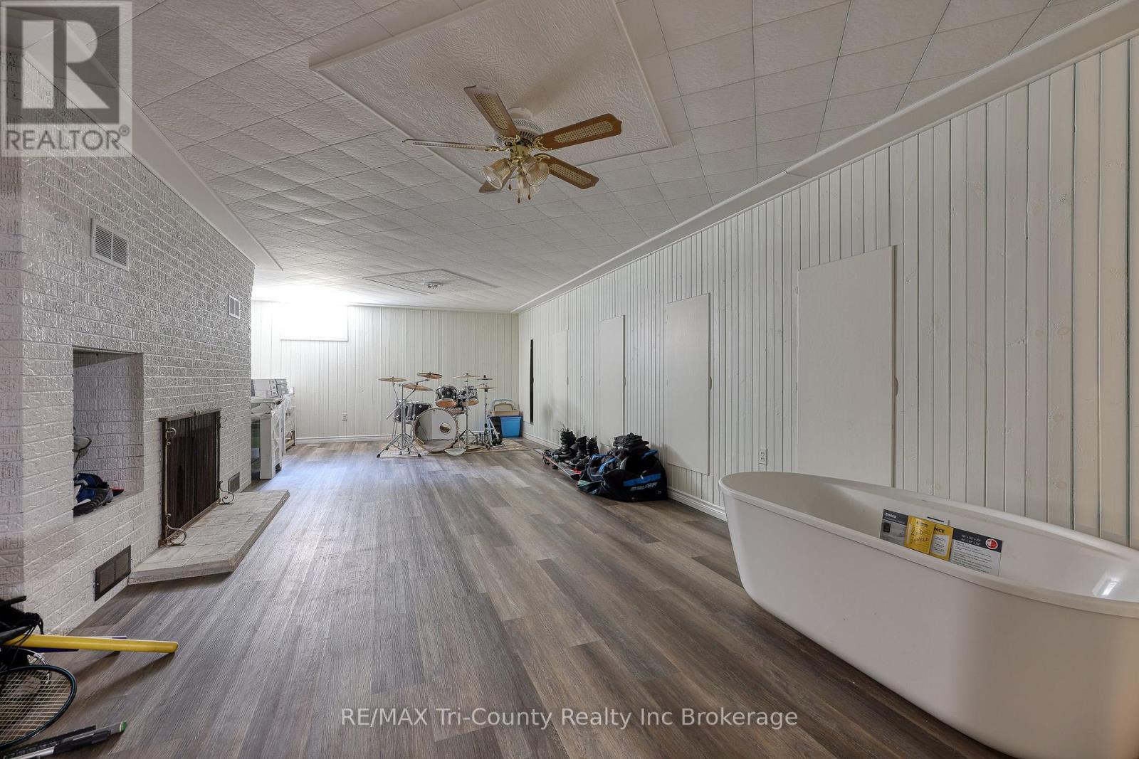 6-bedroom home for sale at 16 DELEVAN CRESCENT, Tillsonburg ON · photo 34 of 49