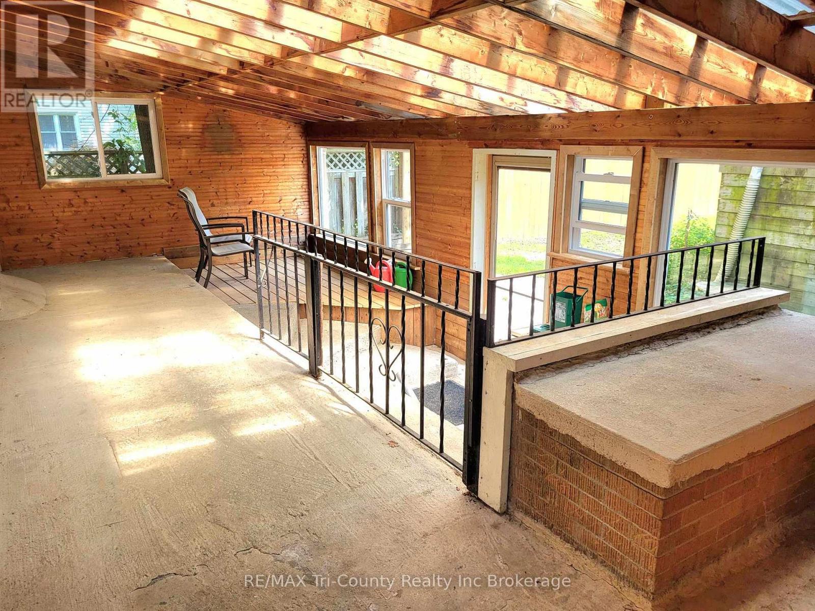6-bedroom home for sale at 16 DELEVAN CRESCENT, Tillsonburg ON · photo 36 of 49
