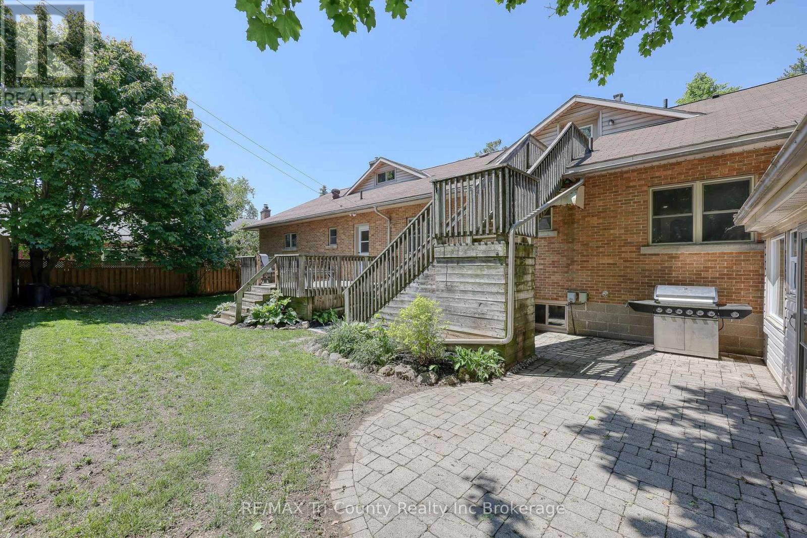 6-bedroom home for sale at 16 DELEVAN CRESCENT, Tillsonburg ON · photo 38 of 49