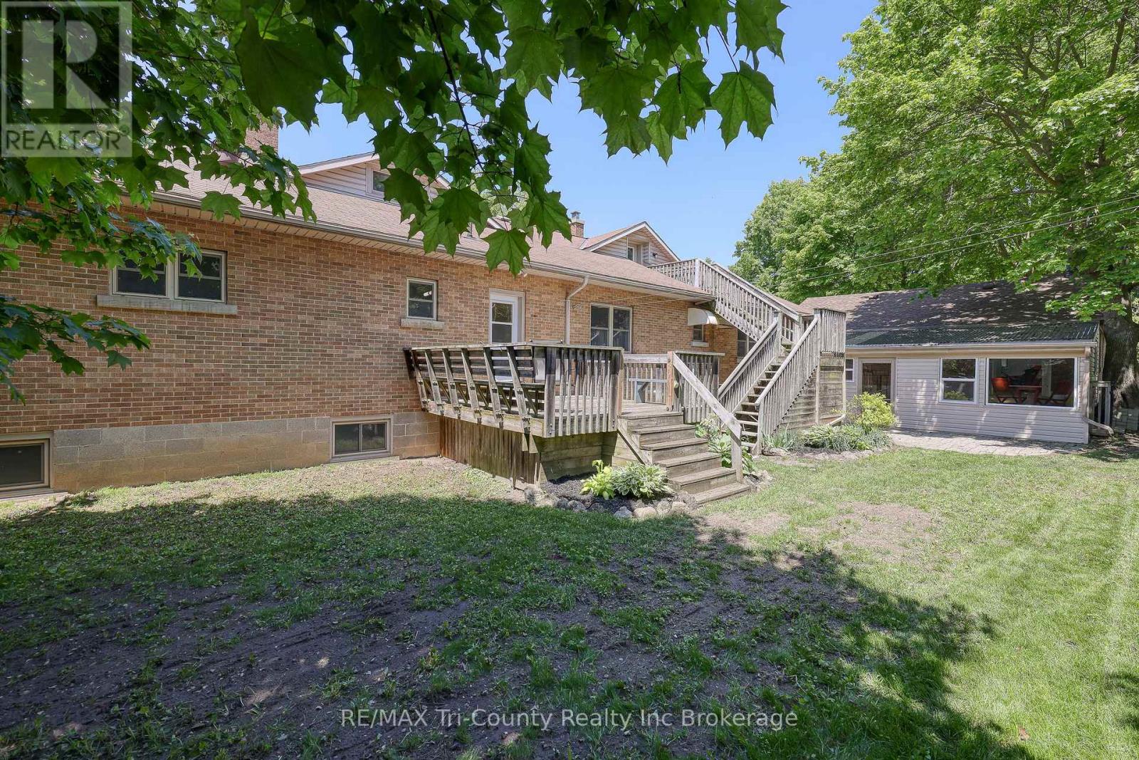 6-bedroom home for sale at 16 DELEVAN CRESCENT, Tillsonburg ON · photo 39 of 49
