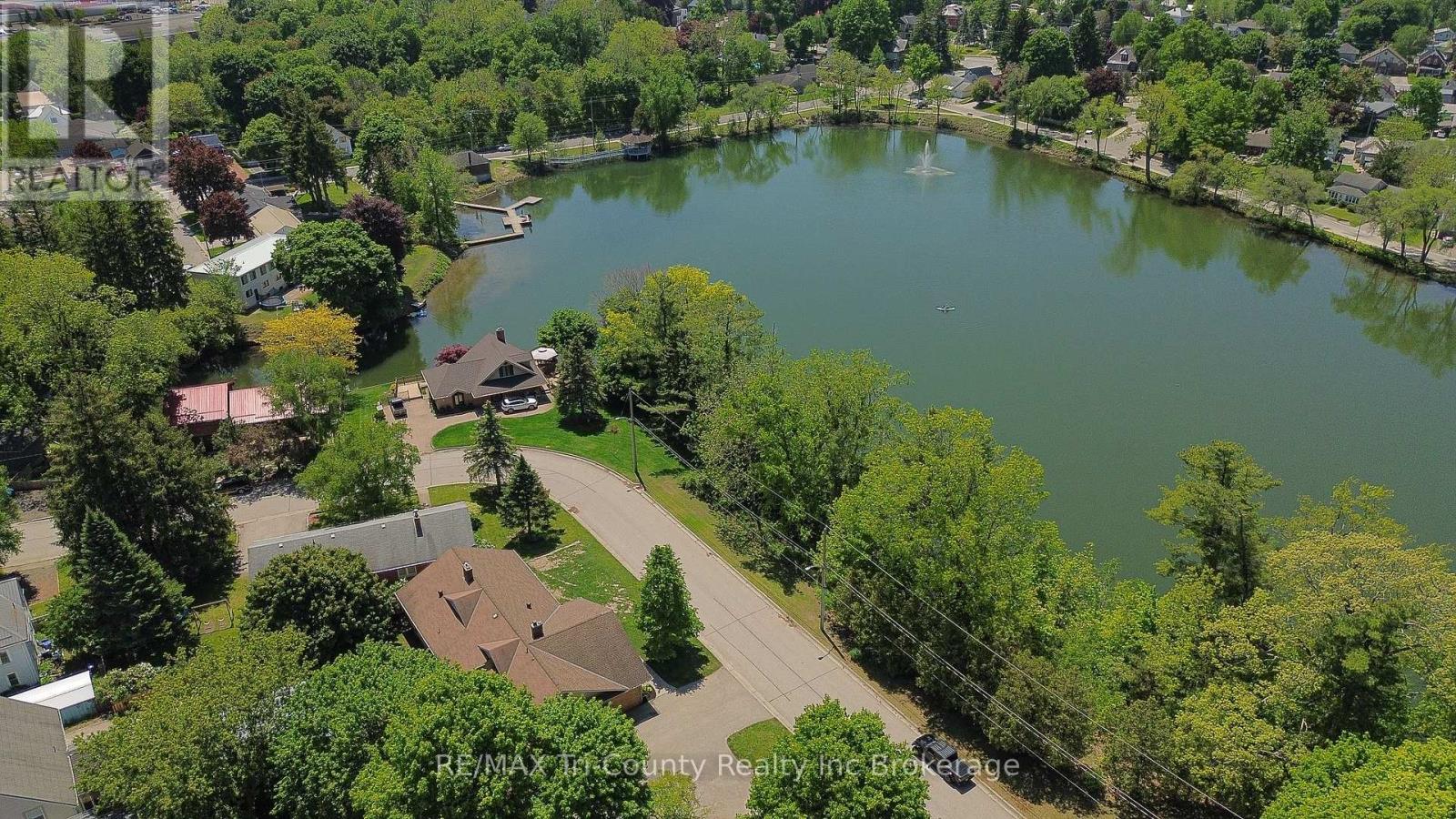 6-bedroom home for sale at 16 DELEVAN CRESCENT, Tillsonburg ON · photo 43 of 49