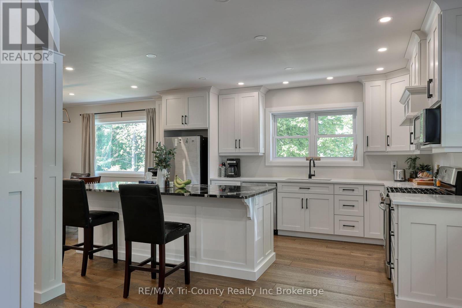 6-bedroom home for sale at 16 DELEVAN CRESCENT, Tillsonburg ON · photo 6 of 49