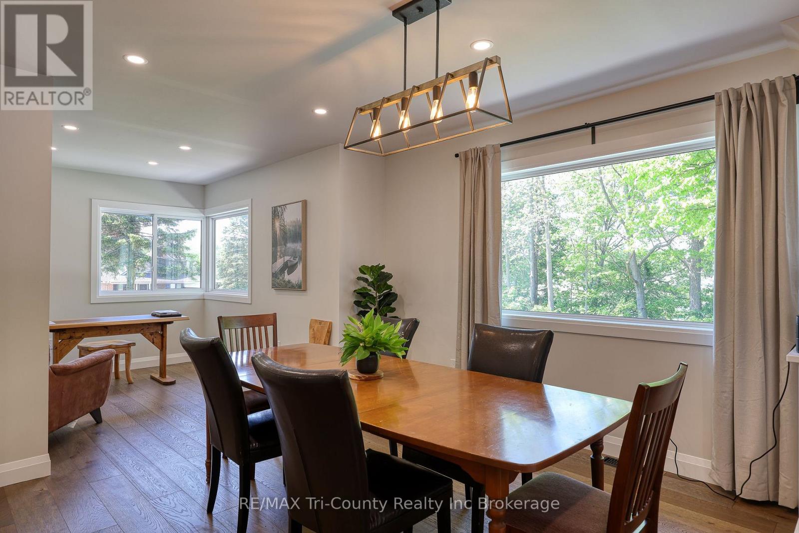 6-bedroom home for sale at 16 DELEVAN CRESCENT, Tillsonburg ON · photo 9 of 49
