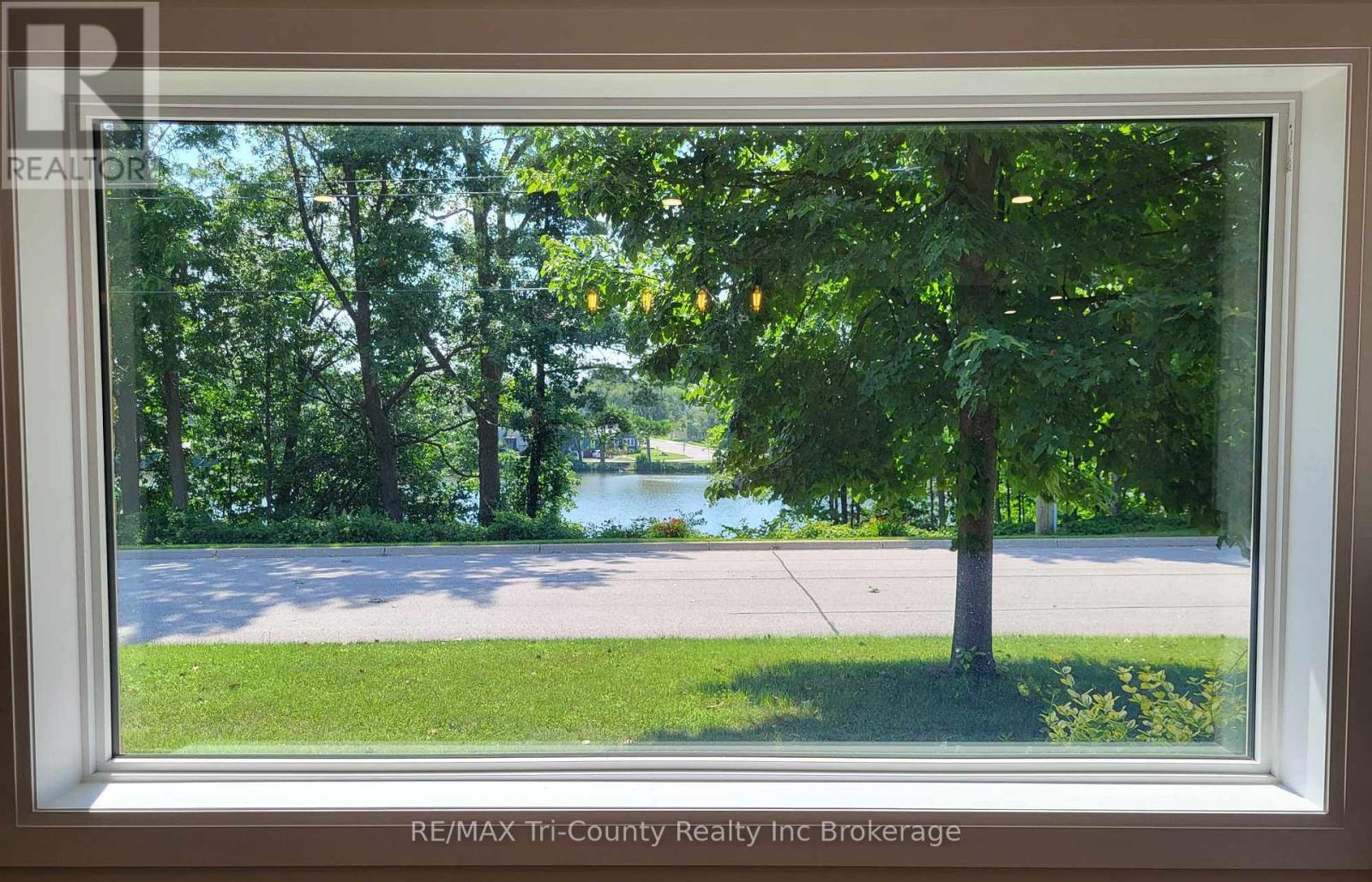 6-bedroom home for sale at 16 DELEVAN CRESCENT, Tillsonburg ON · photo 10 of 49