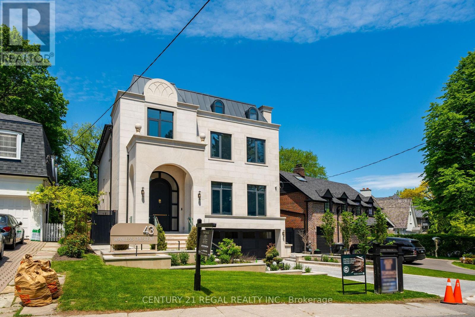 43 WANLESS CRESCENT - 1