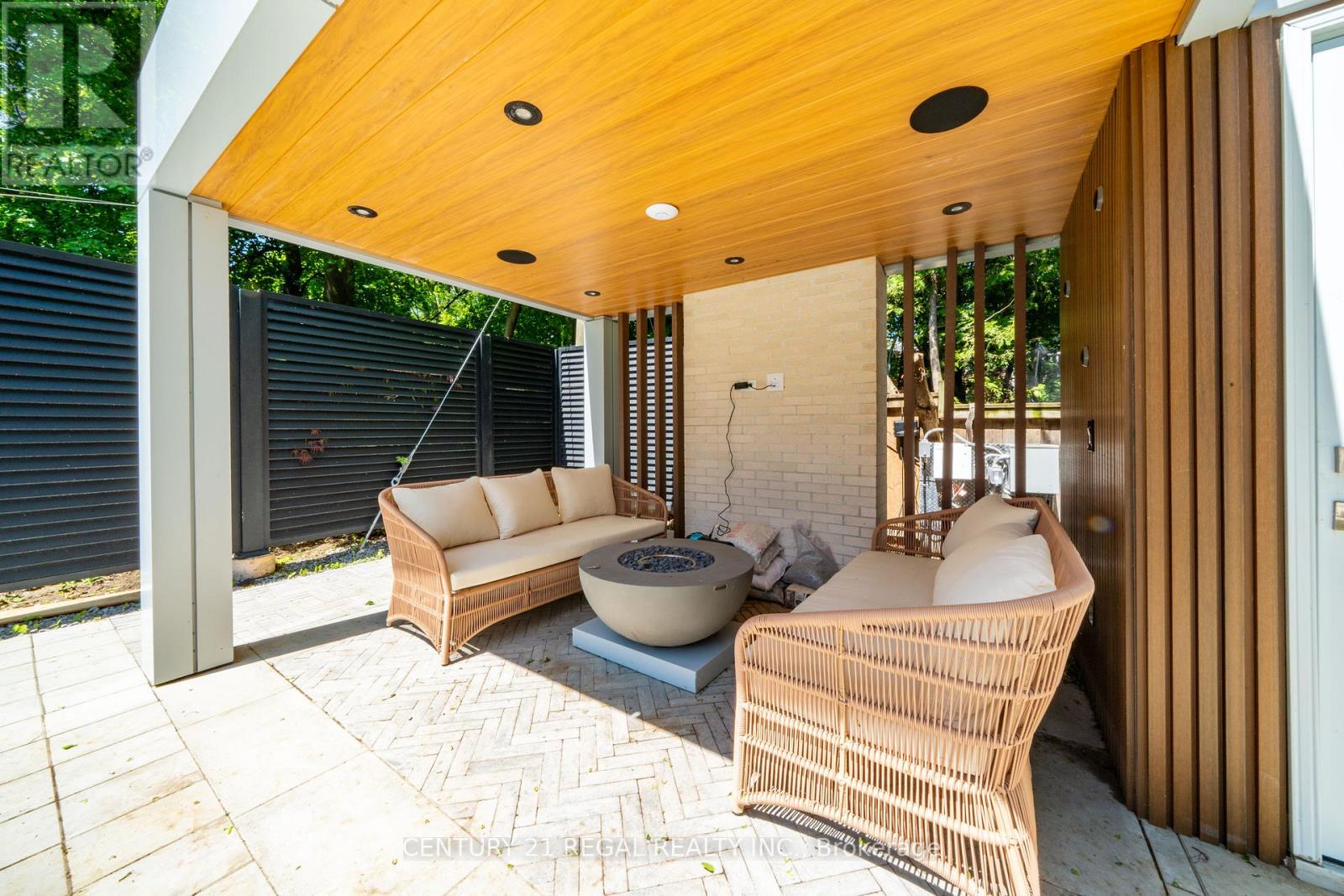 43 WANLESS CRESCENT - 45