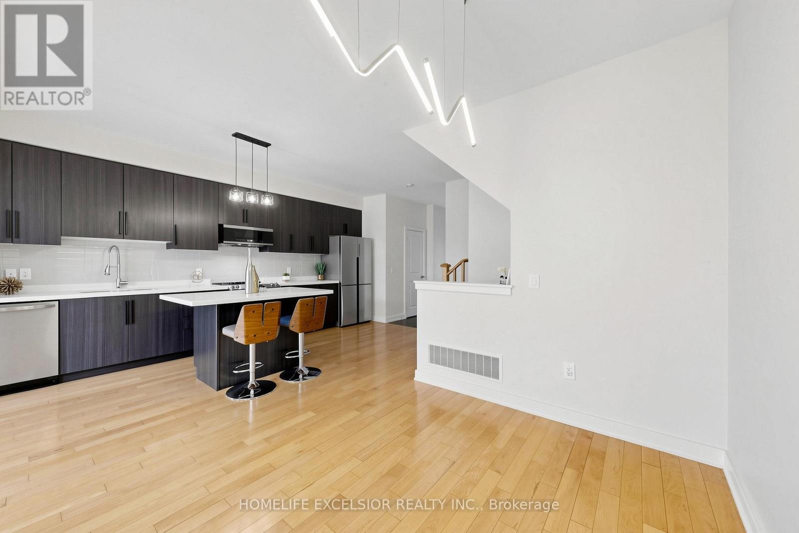104 DARIOLE DRIVE - 13