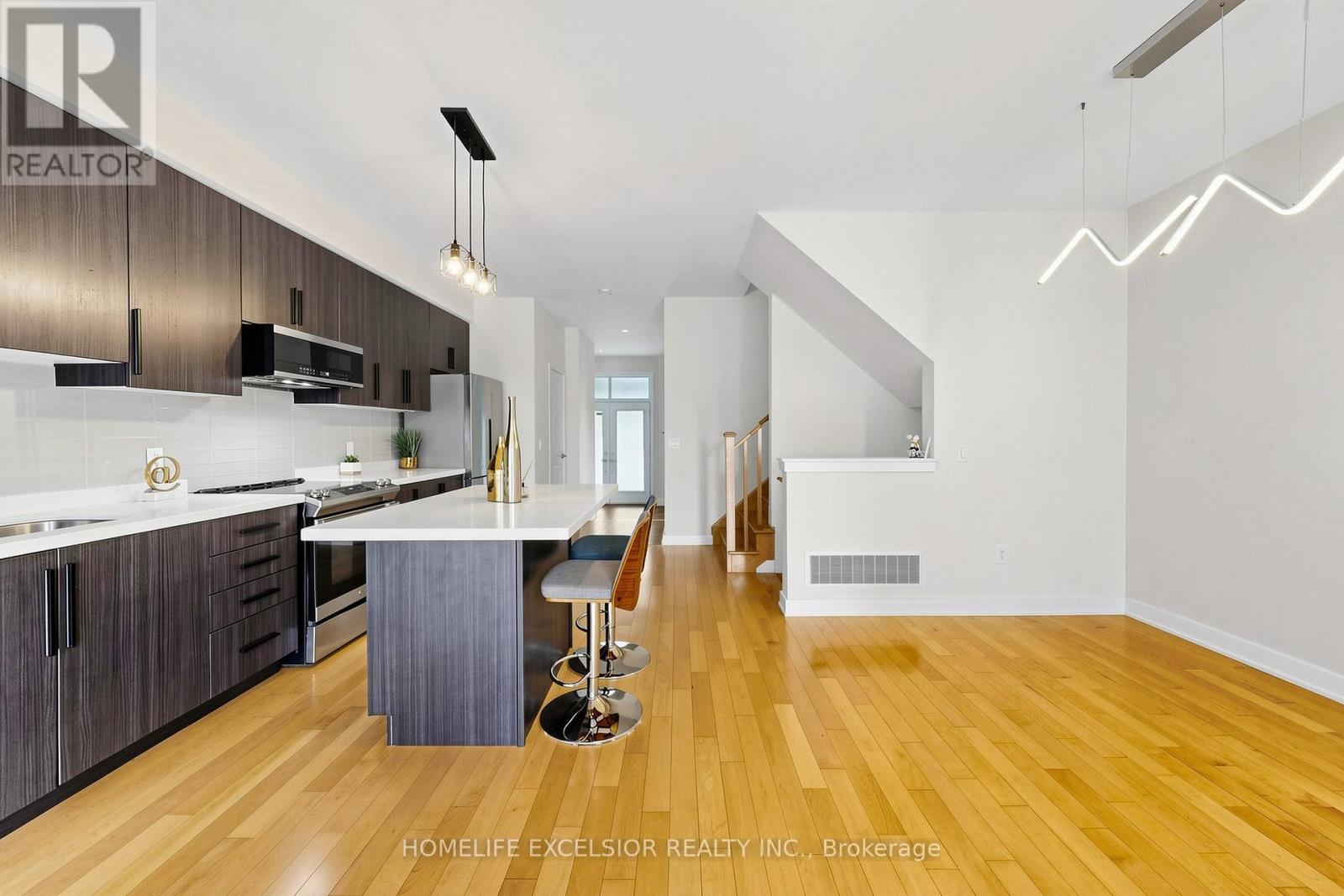 104 DARIOLE DRIVE - 14