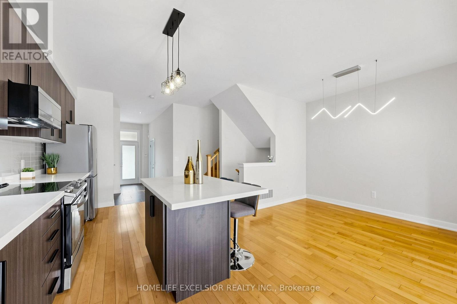 104 DARIOLE DRIVE - 15