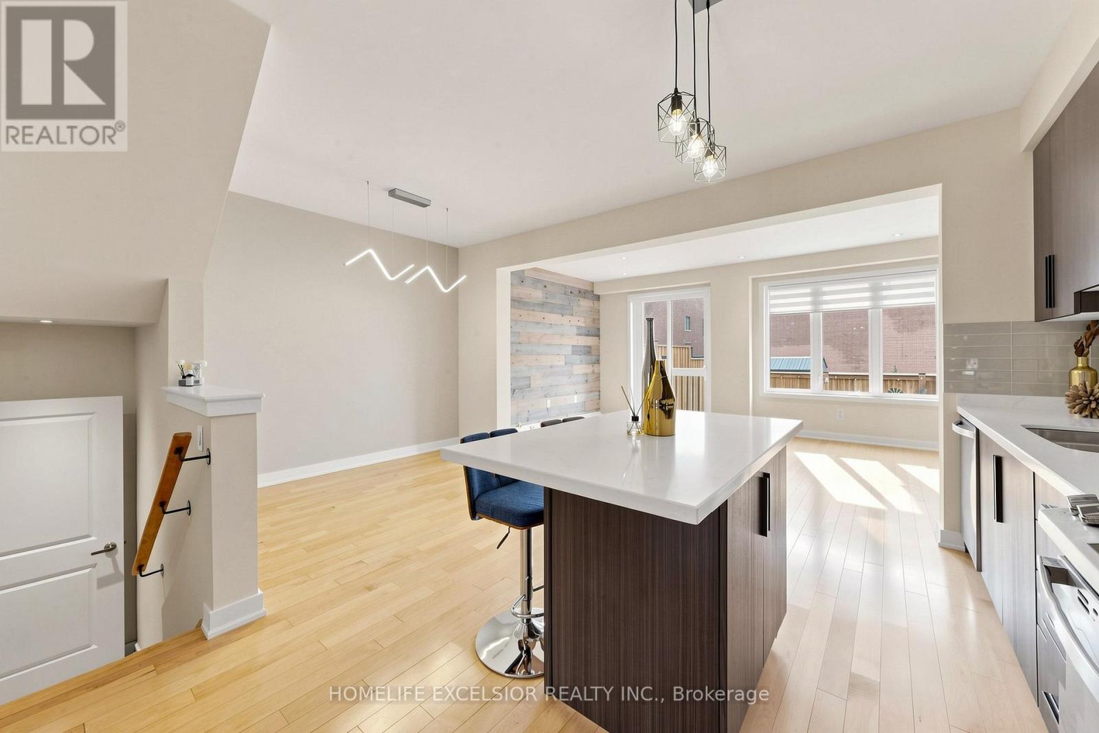 104 DARIOLE DRIVE - 18