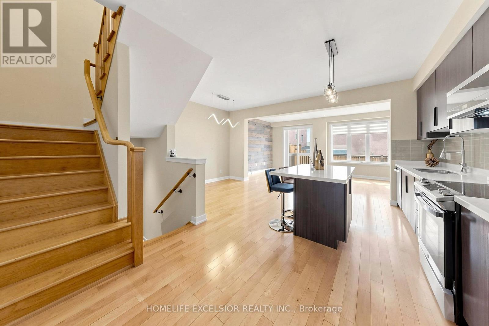 104 DARIOLE DRIVE - 20
