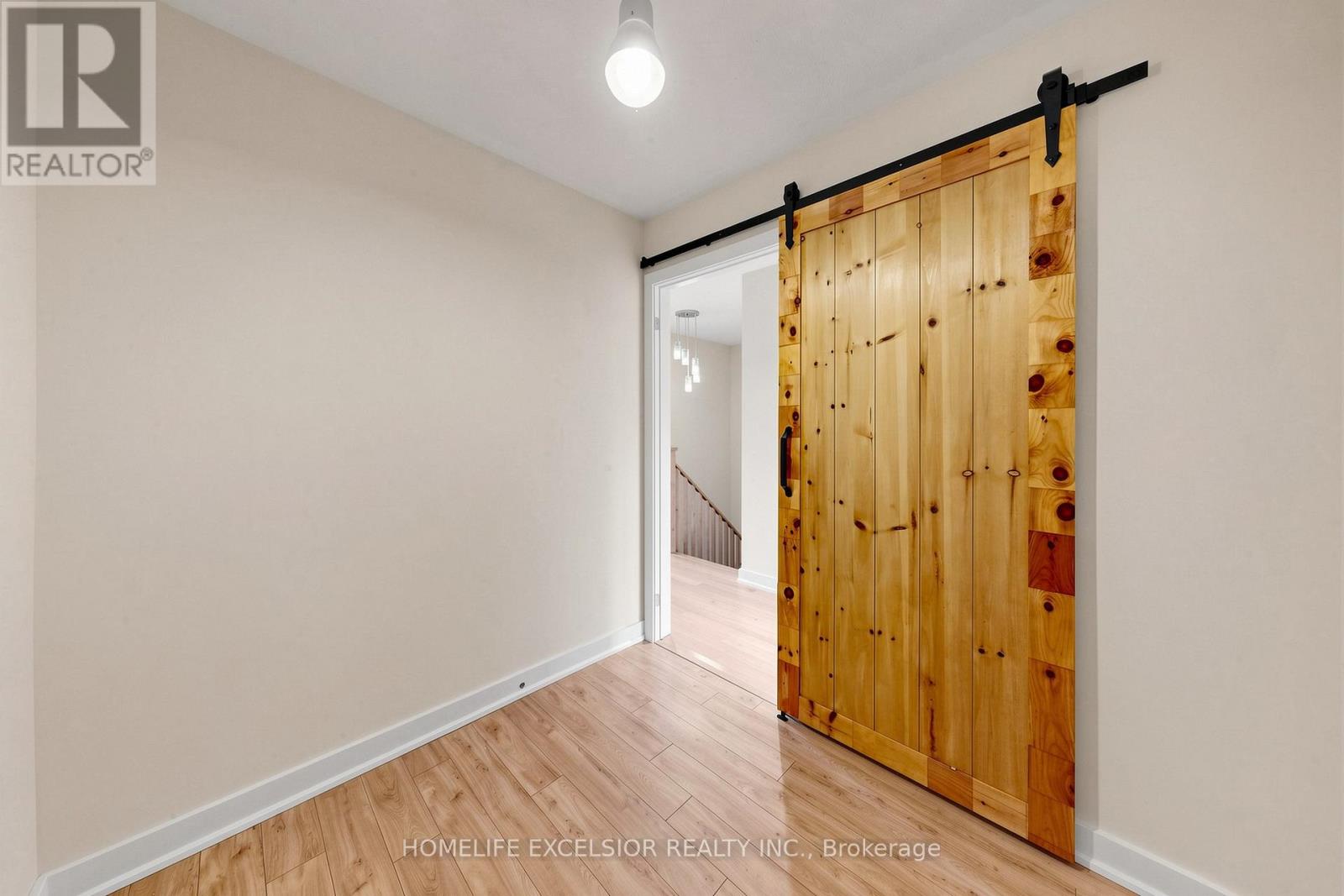 104 DARIOLE DRIVE - 28