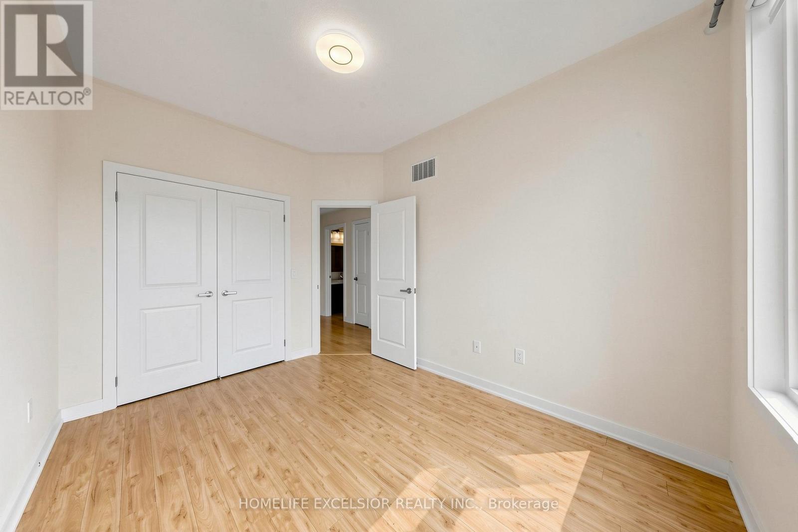 104 DARIOLE DRIVE - 34