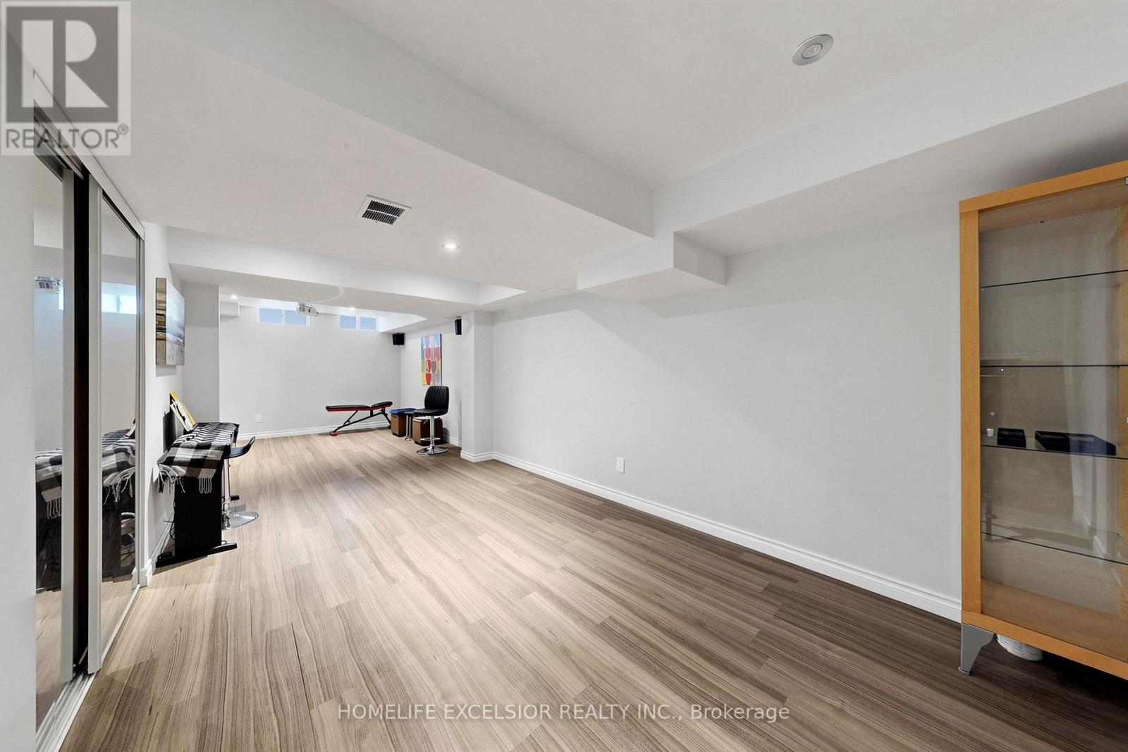 104 DARIOLE DRIVE - 37