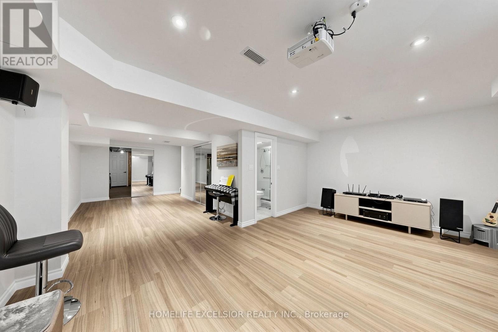 104 DARIOLE DRIVE - 41
