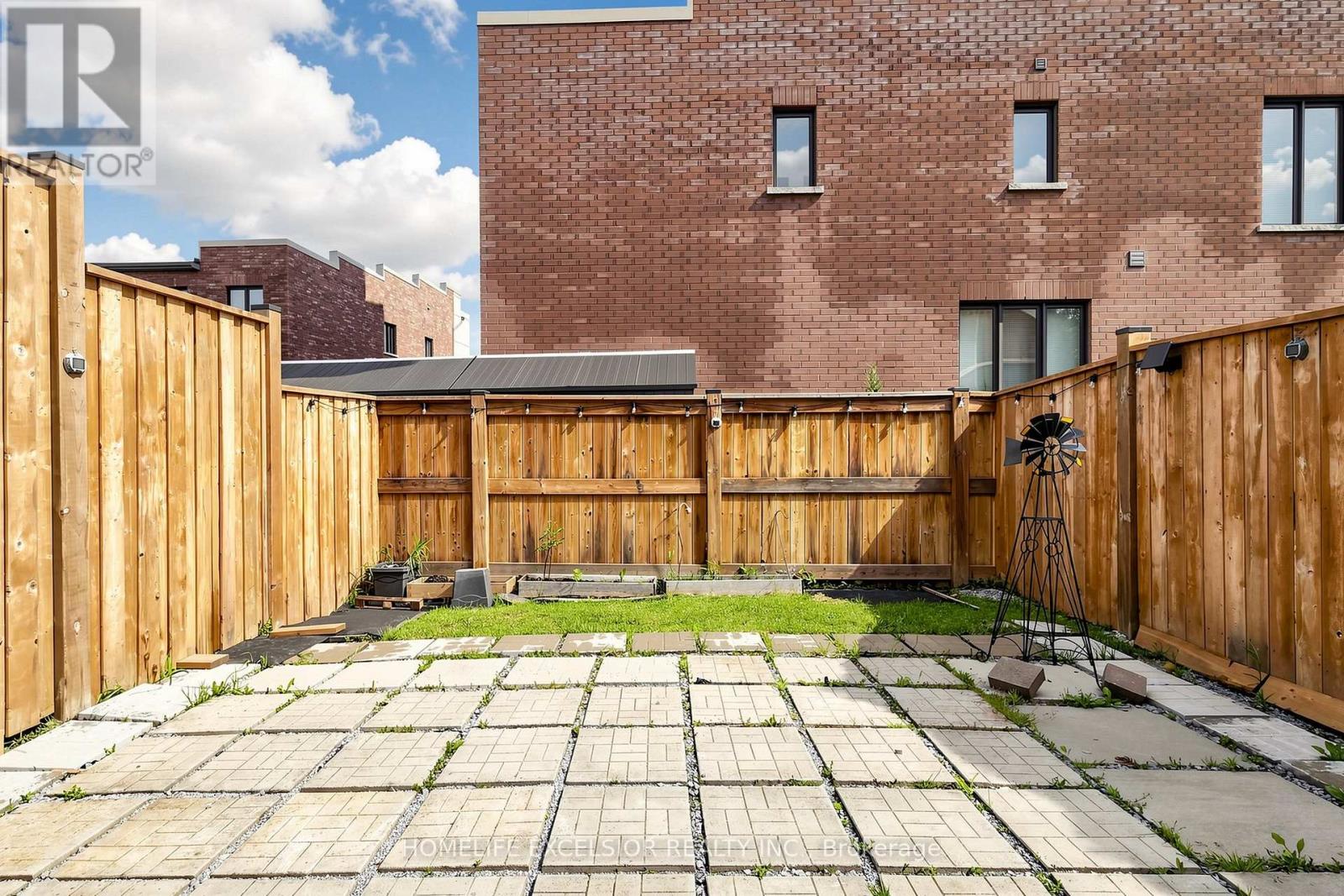 104 DARIOLE DRIVE - 47