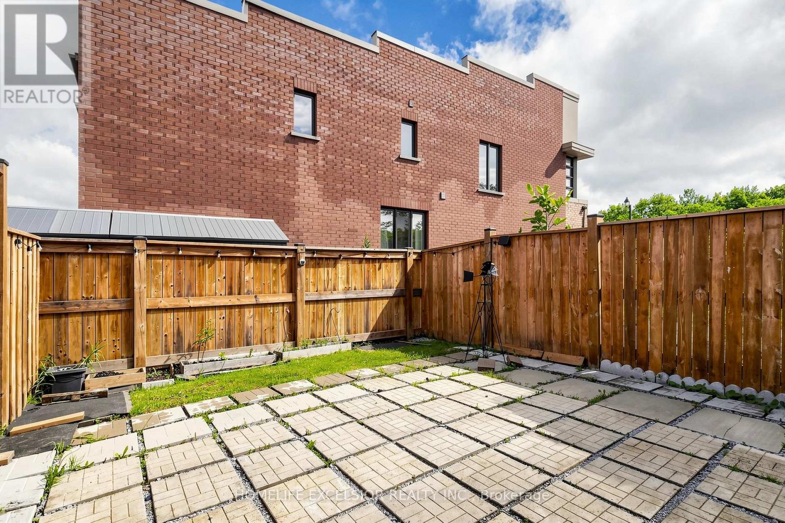 104 DARIOLE DRIVE - 48