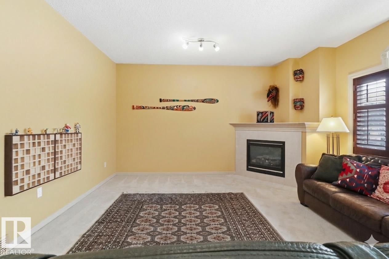 8311 11 AV SW - 5