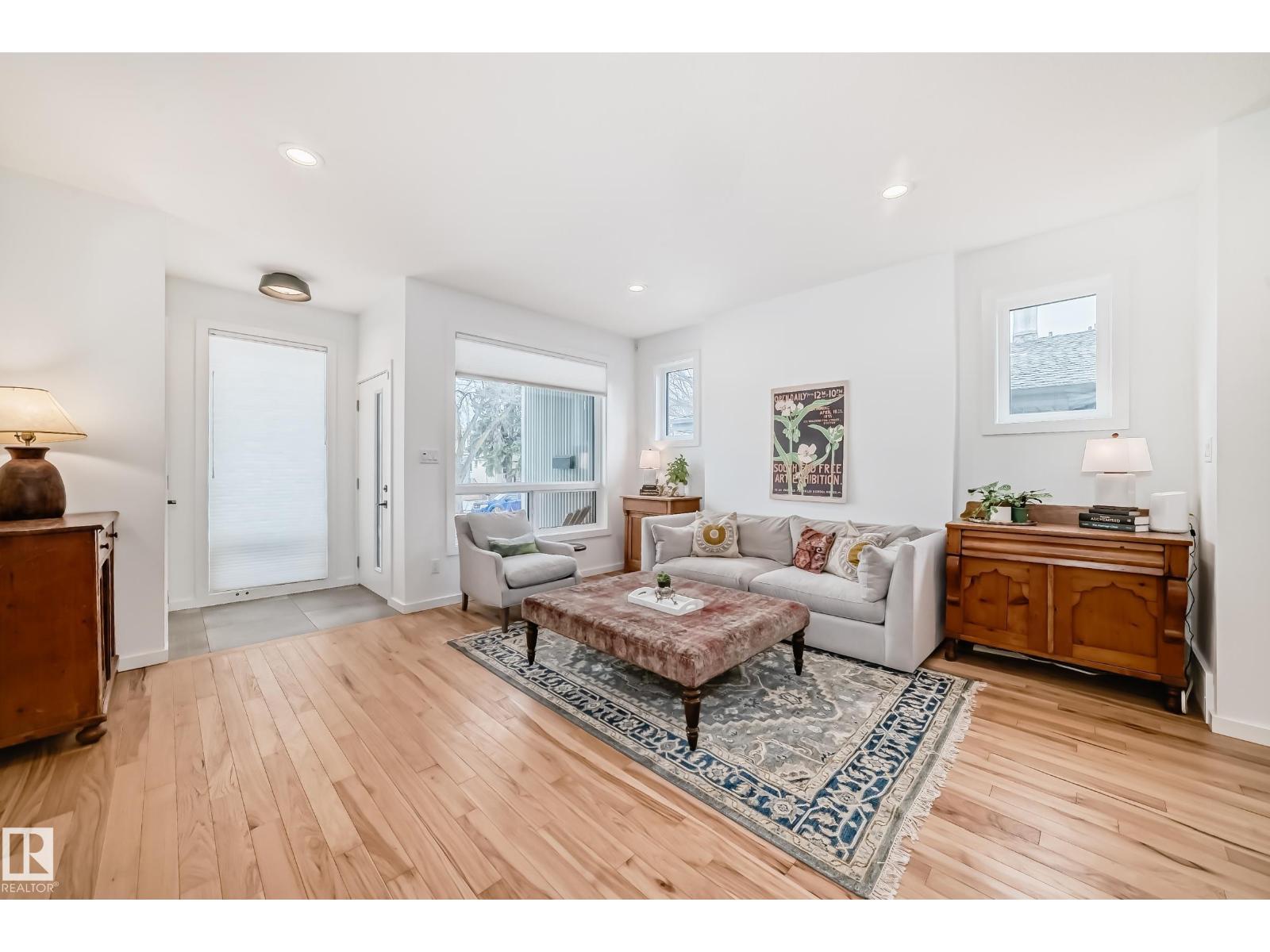 11132 125 ST NW - 8