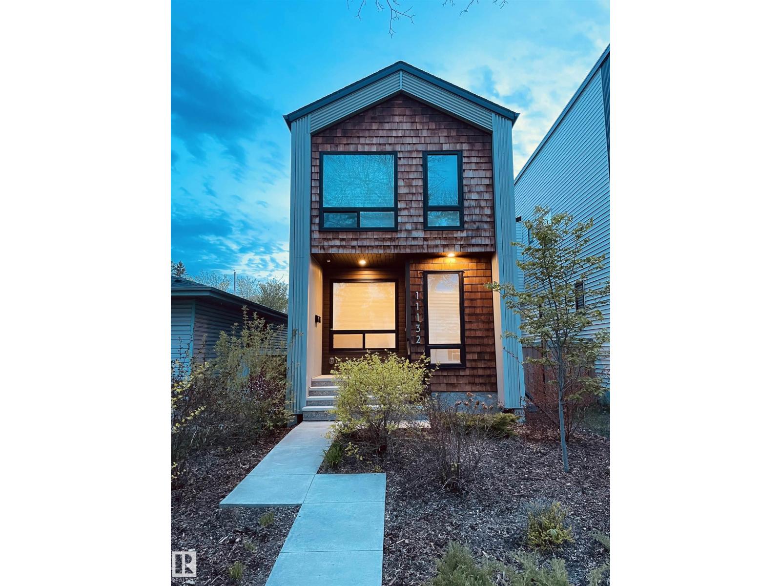 11132 125 ST NW - 3