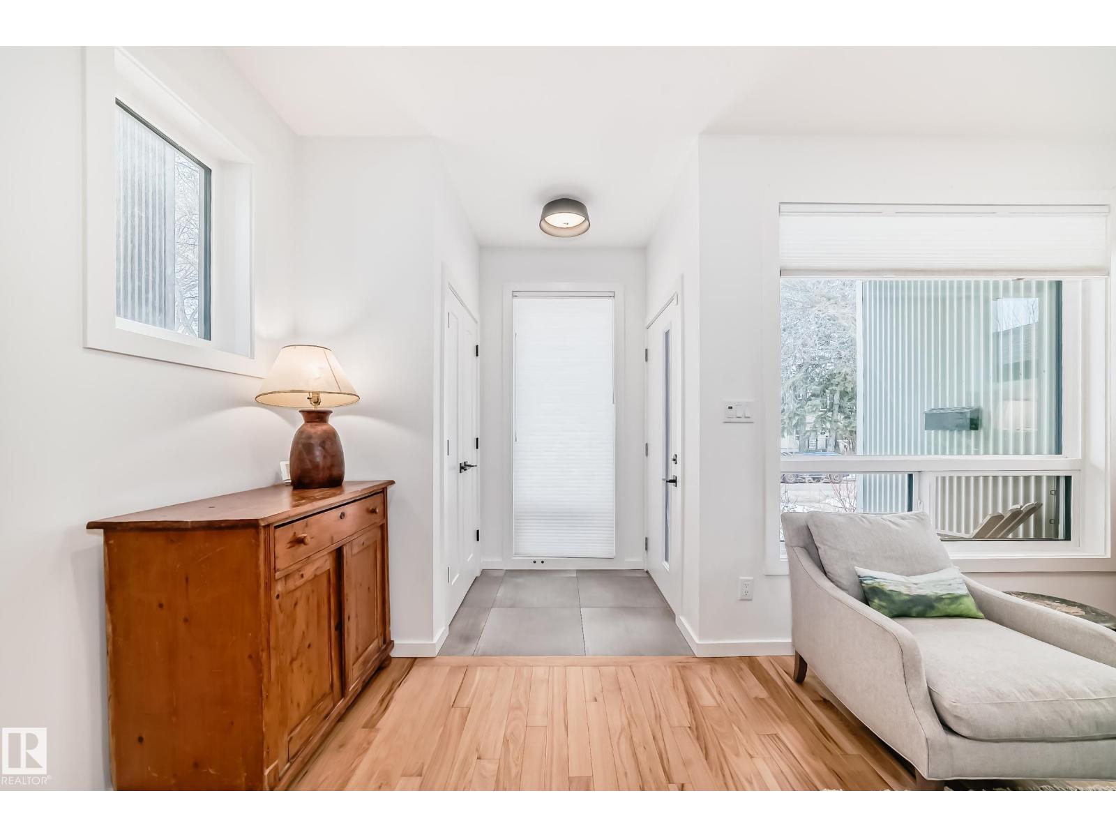 11132 125 ST NW - 5