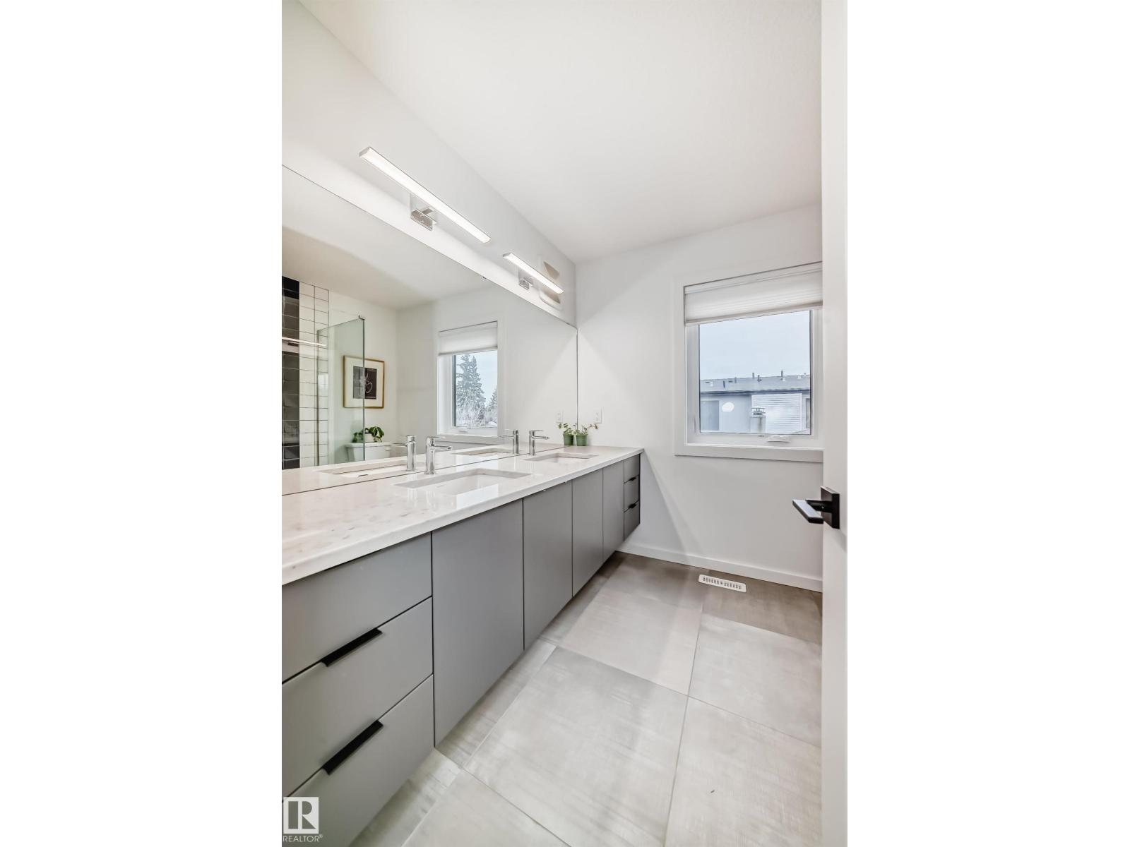 11132 125 ST NW - 32
