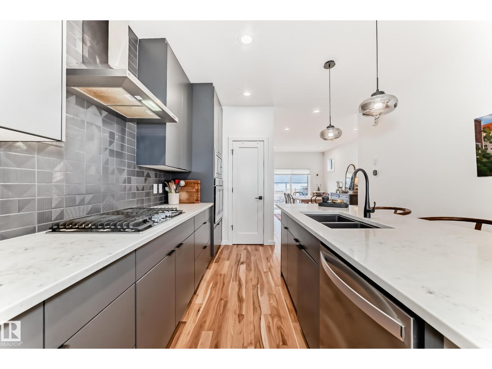 11132 125 ST NW - 14