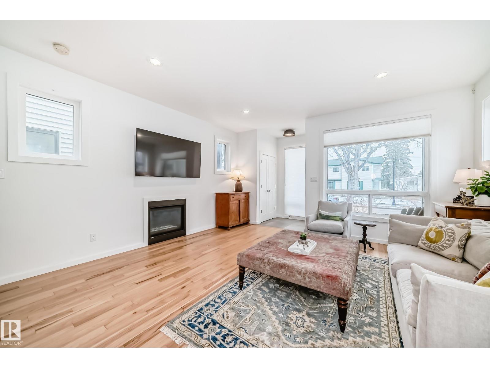 11132 125 ST NW - 10