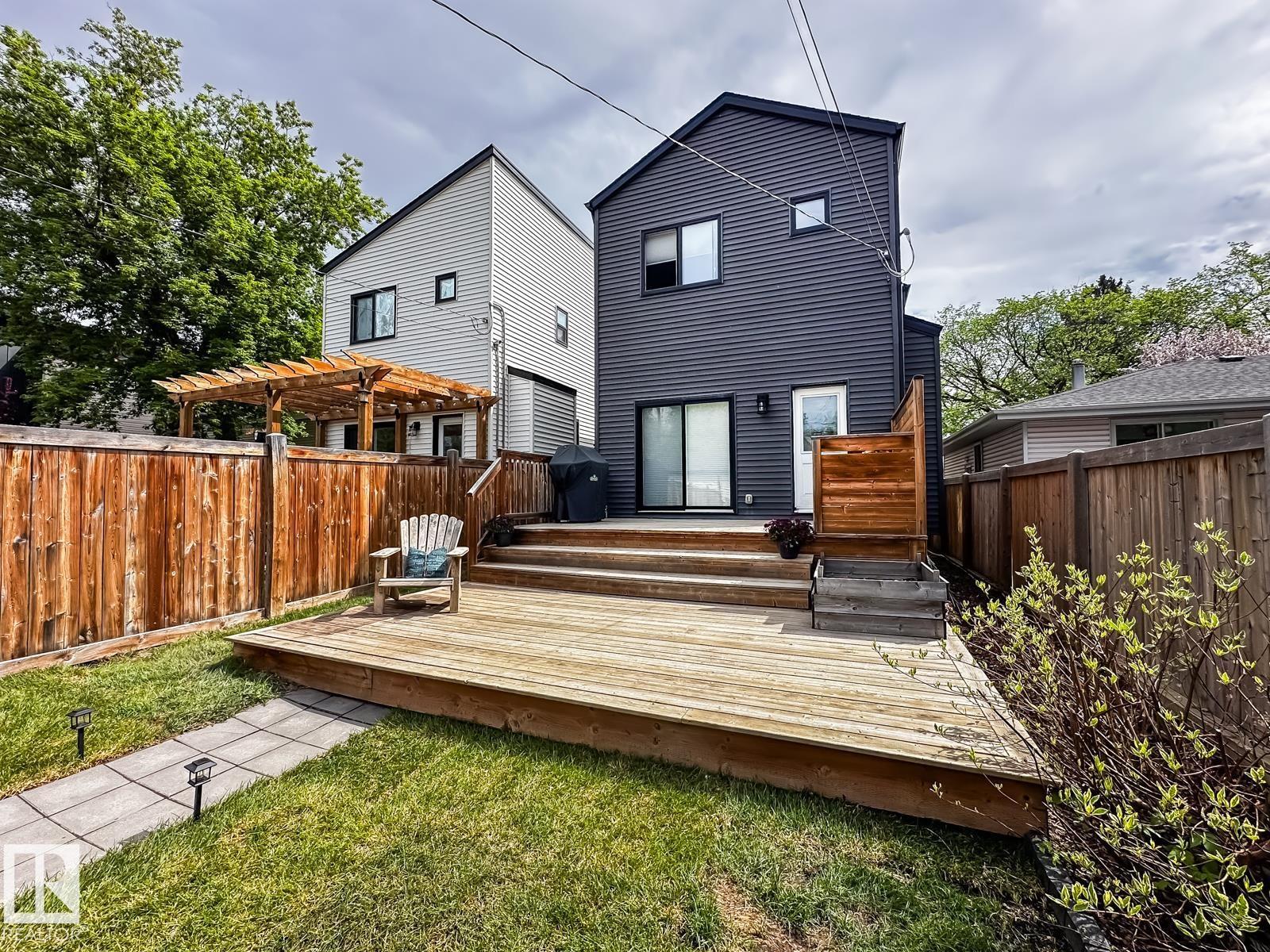 11132 125 ST NW - 56