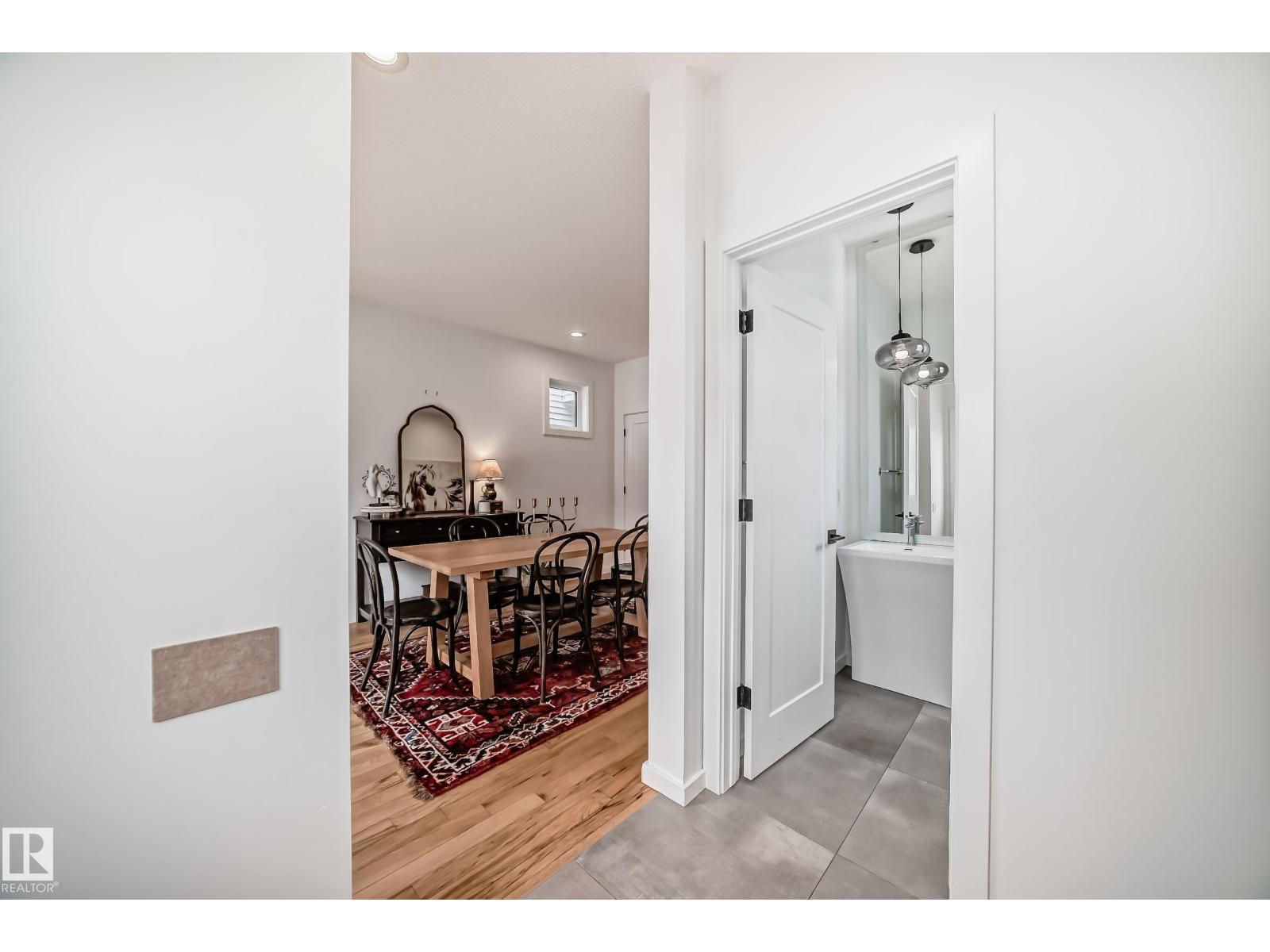 11132 125 ST NW - 24