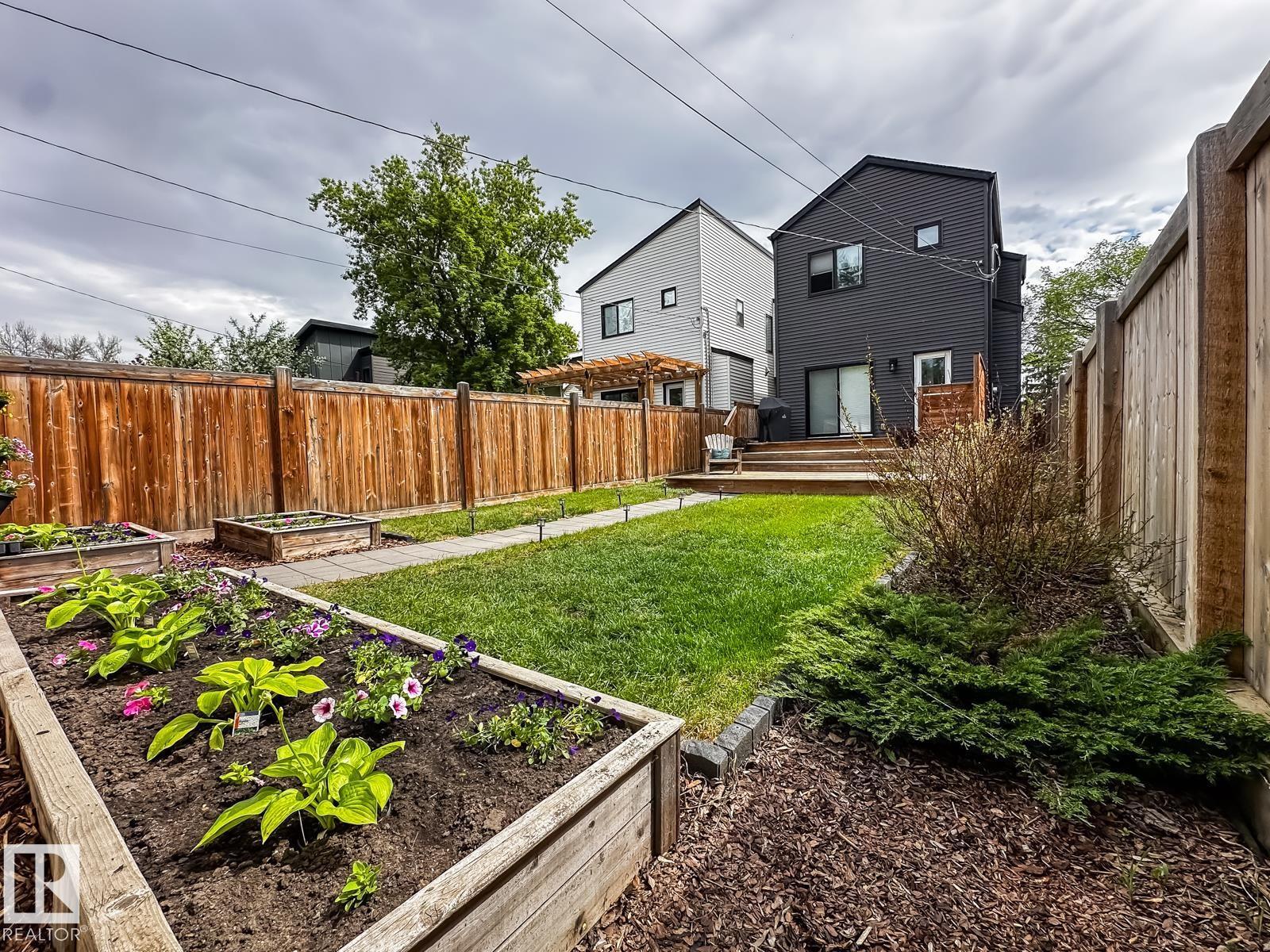 11132 125 ST NW - 60