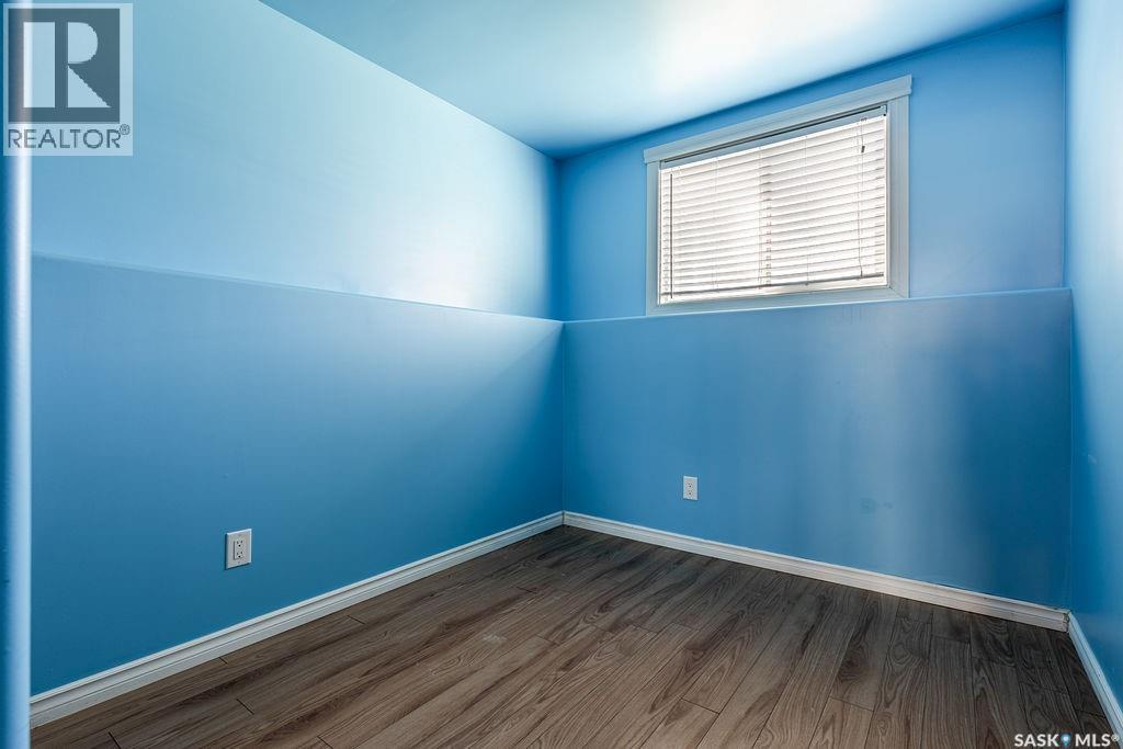 327 Roy CRESCENT - 34