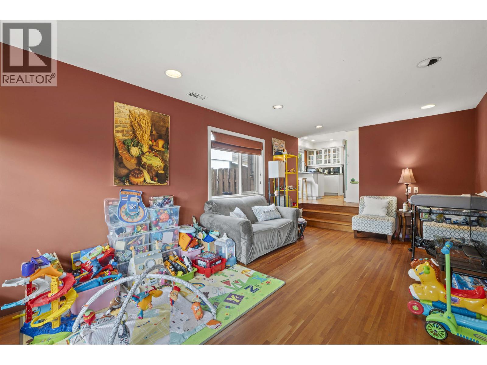 9560 GLENDOWER Drive - photo 2