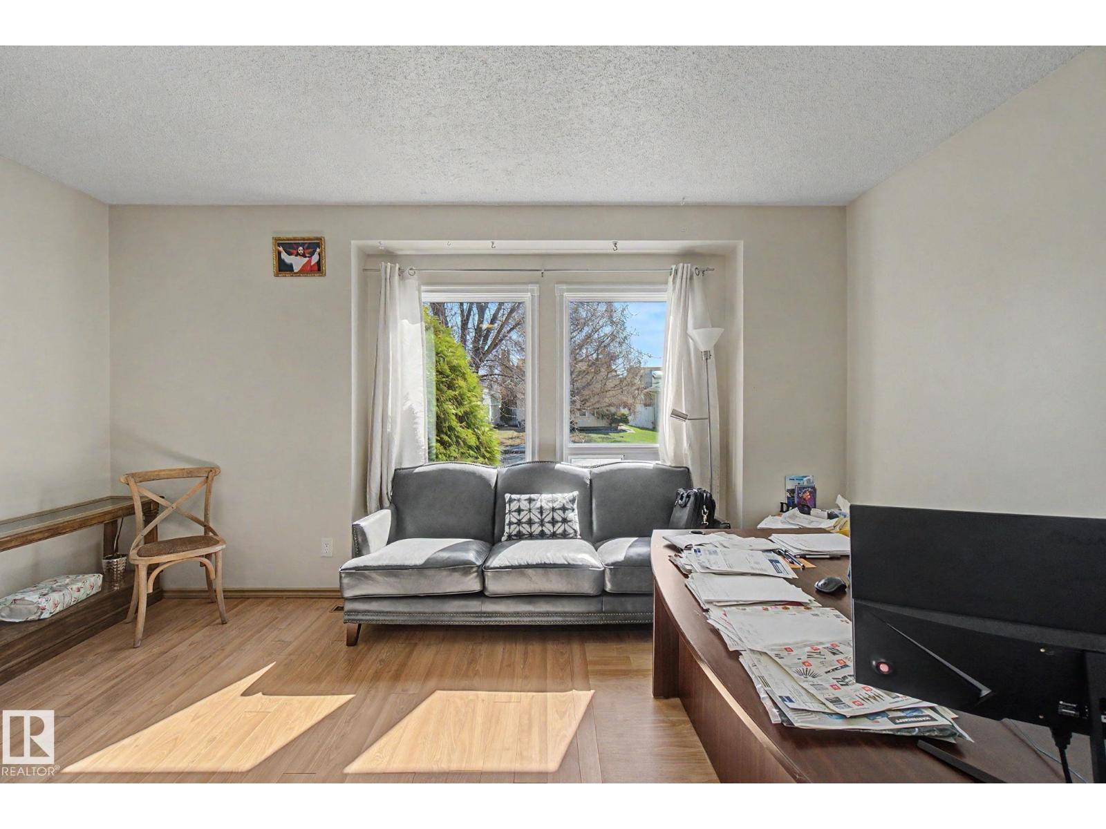 4106 38 ST NW - 10