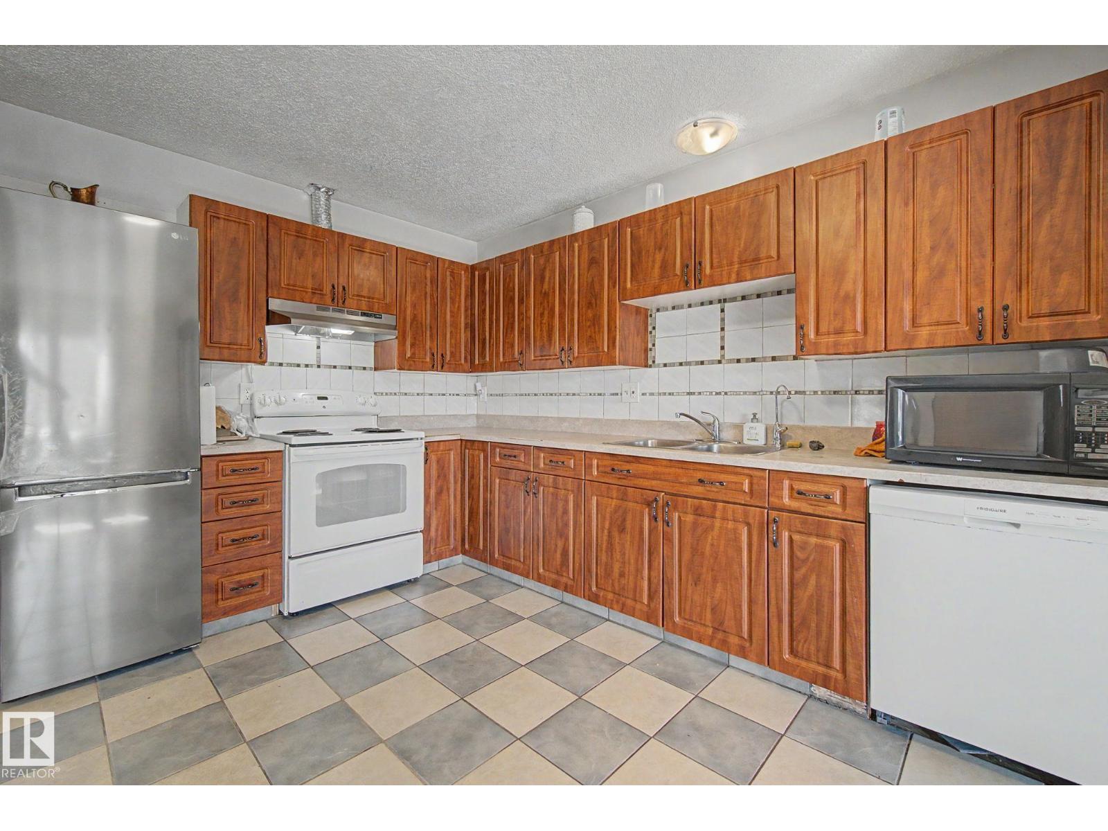 4106 38 ST NW - 7